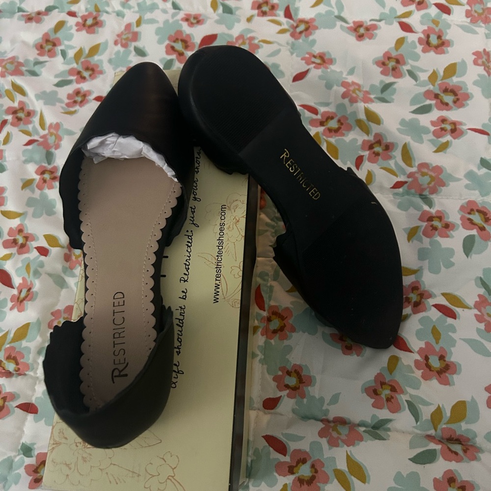 Restricted Women's Black Scalloped D'Orsay Flats - Elegant Slip-On